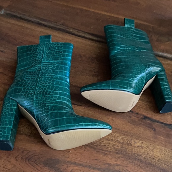 New never worn cute booties - Picture 2 of 5